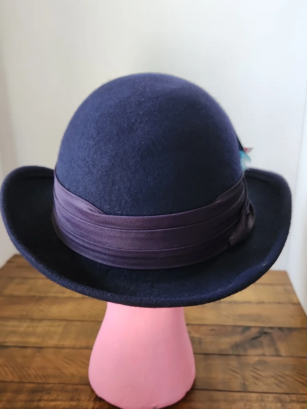 Vintage Women’s Navy Felt Cloche Hat with Feather Accent